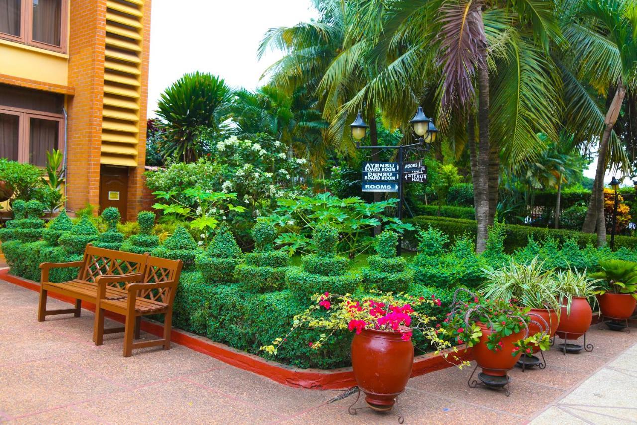 Coconut Grove Regency Hotel Akkra Exterior foto