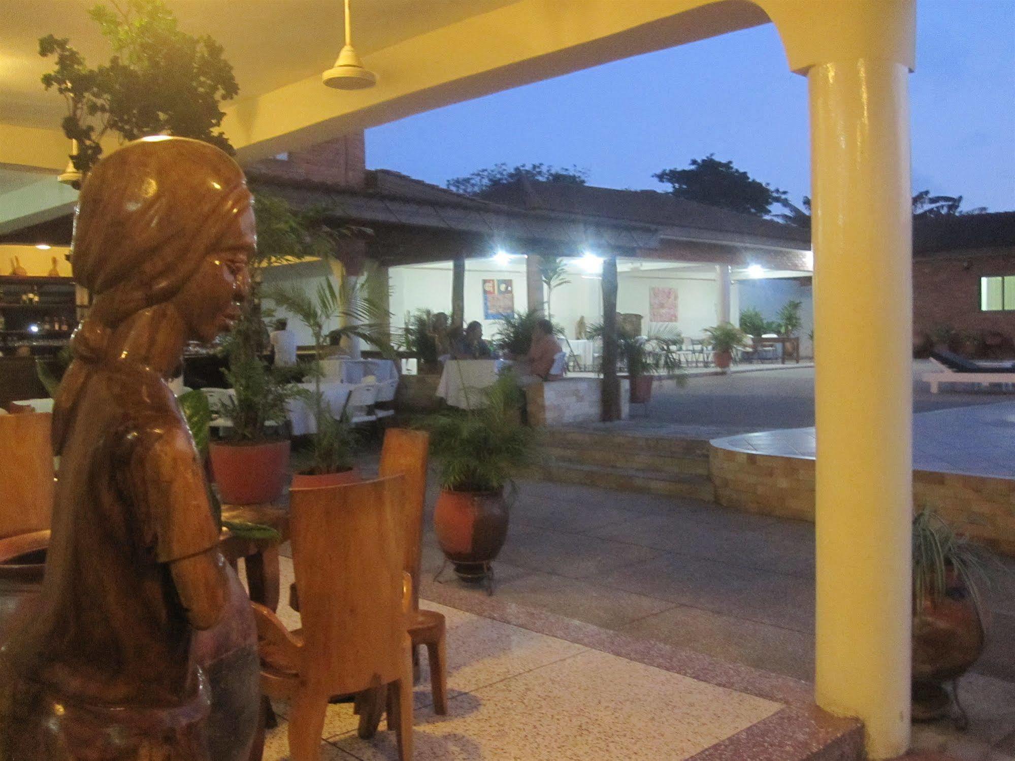 Coconut Grove Regency Hotel Akkra Exterior foto